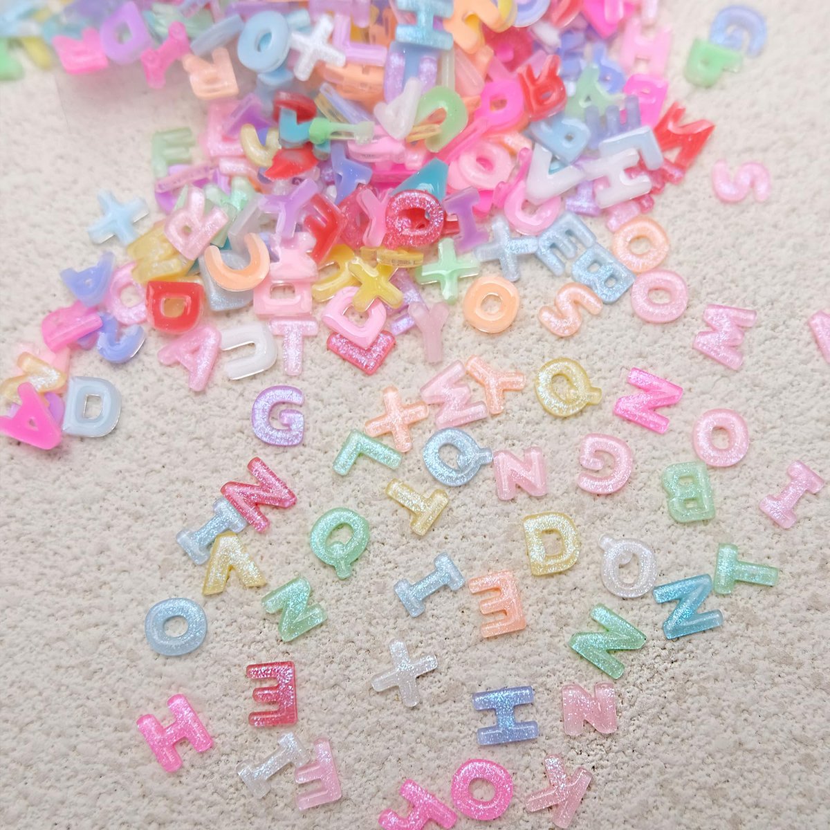 ROFIBUT Letter Nail Art Charms - Random Candy Color Letter Resin Nail Rhinestones, Kawaii Summer Flatback Alphabet Nail Gems with Glitter Design, DIY Craft Nail Supplies 250Pcs - görsel 7