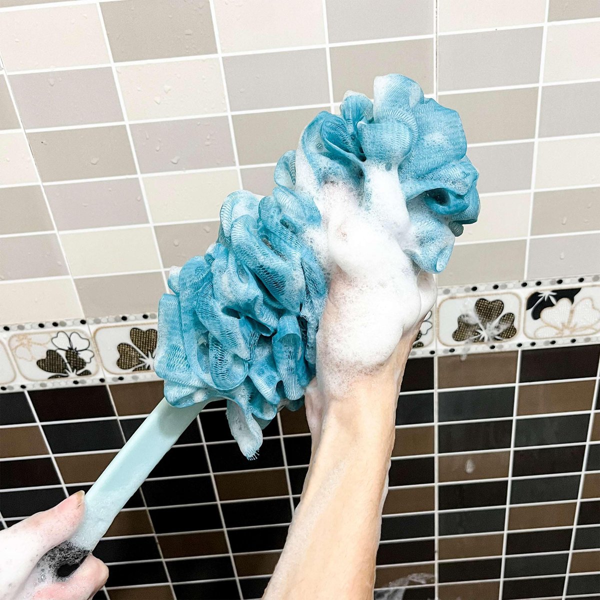 2 Pack Back Scrubber for Shower - Anti-Slip Long Handle Bath Body Brush, Loofah with Handle, Soft Mesh Sponge for Women, Men, Elderly (Blue) - görsel 9