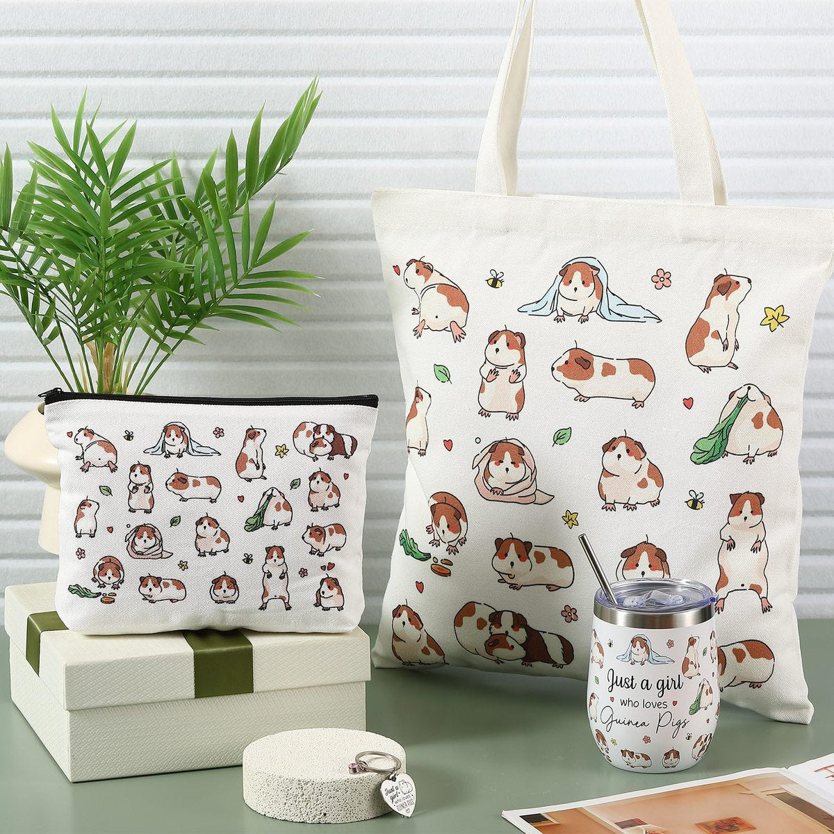 Geiserailie 5-Piece Guinea Pig Lover Gift Set: Tote Bag, Makeup Bag, Keychain, Tumbler & Socks for Women Who Love Guinea Pigs - görsel 3