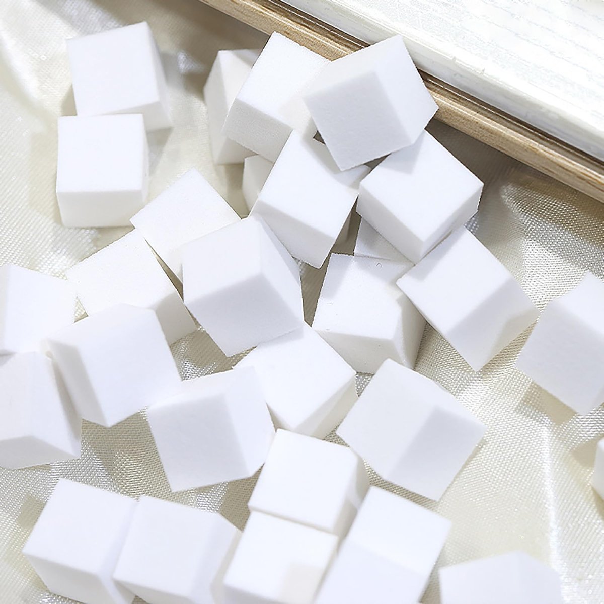 200Pcs Nail Sponges with Grabbing Pen - Soft Nail Art Sponges for Ombre & Gradient Designs, Professional Manicure Tools for Home and Salon, Nail Tech Must Have Accessories Avelisse