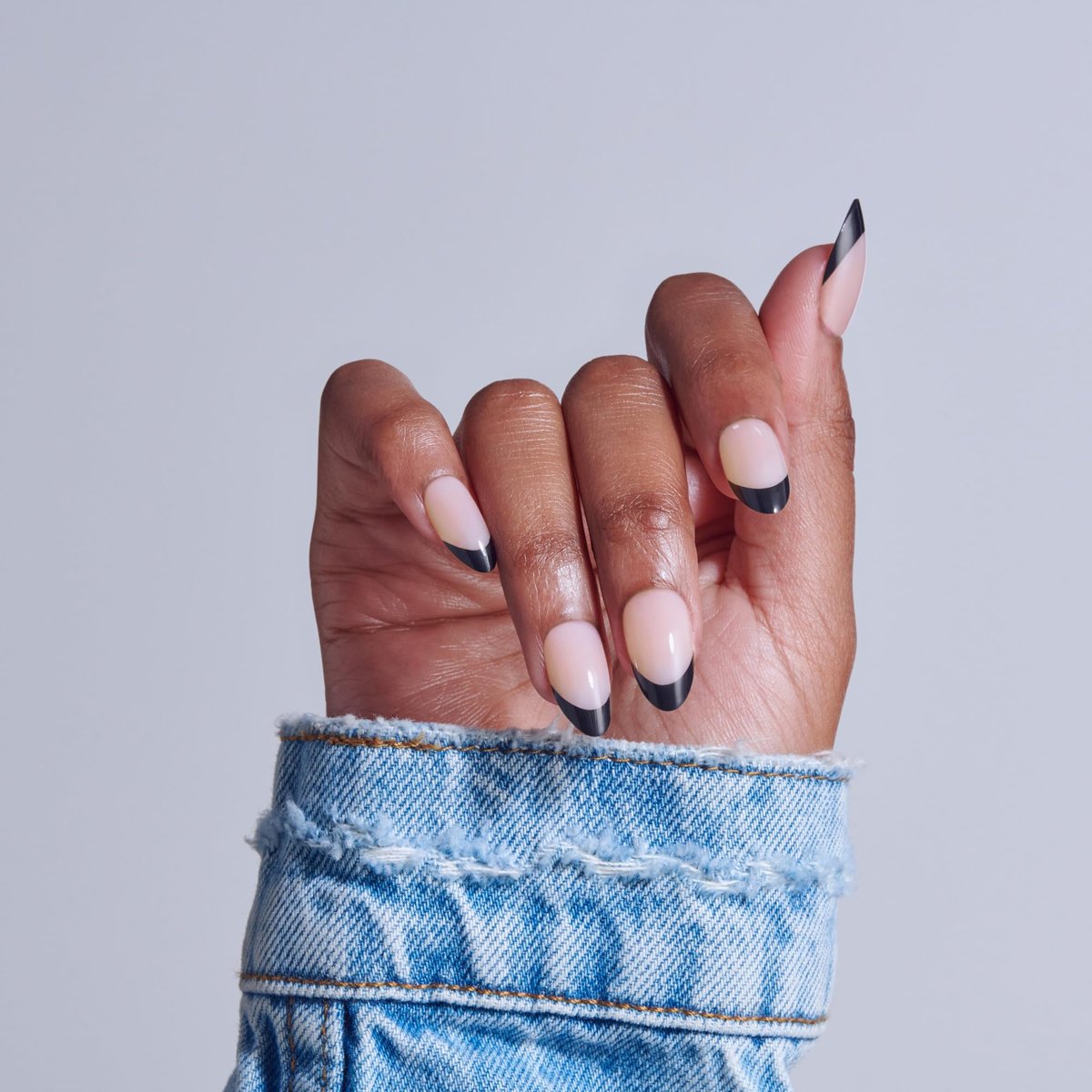KISS CORE Press On Nails - Full of Fun, Black, Medium Almond, 32 Nails with Glue & Tools - görsel 3