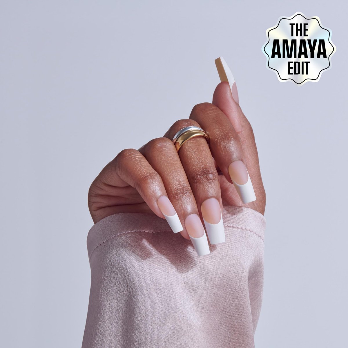 KISS CORE Press On Nails 'Every Minute' - White, Long Square Shape, 32 Nails + Glue & Tools - görsel 3