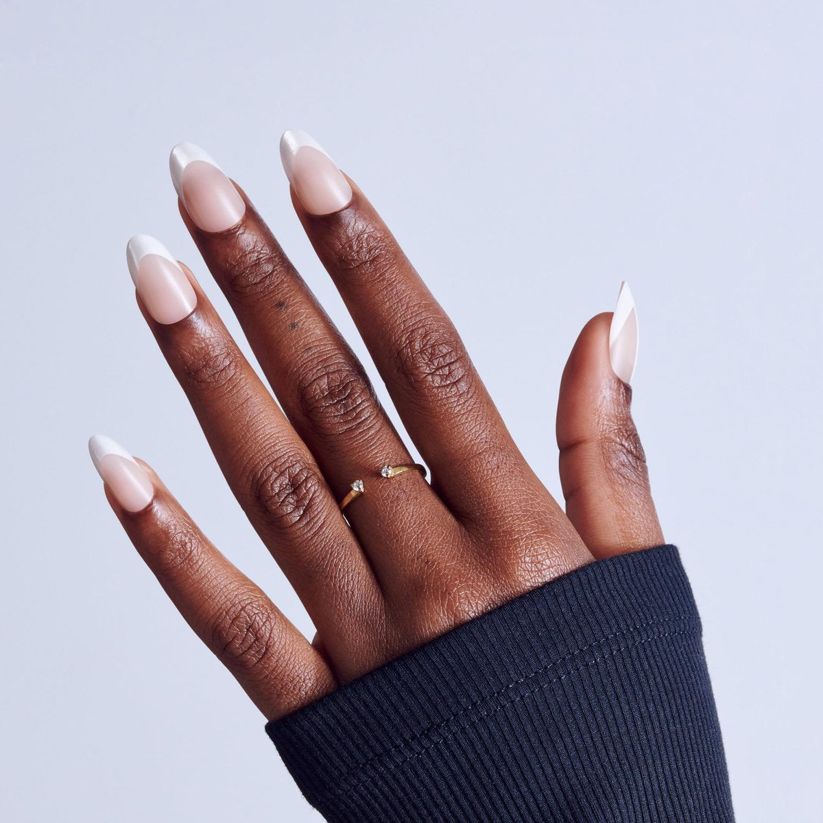 KISS Core Press On Nails – Patchouli, White, Medium Almond, 32 Nails + Glue - görsel 5