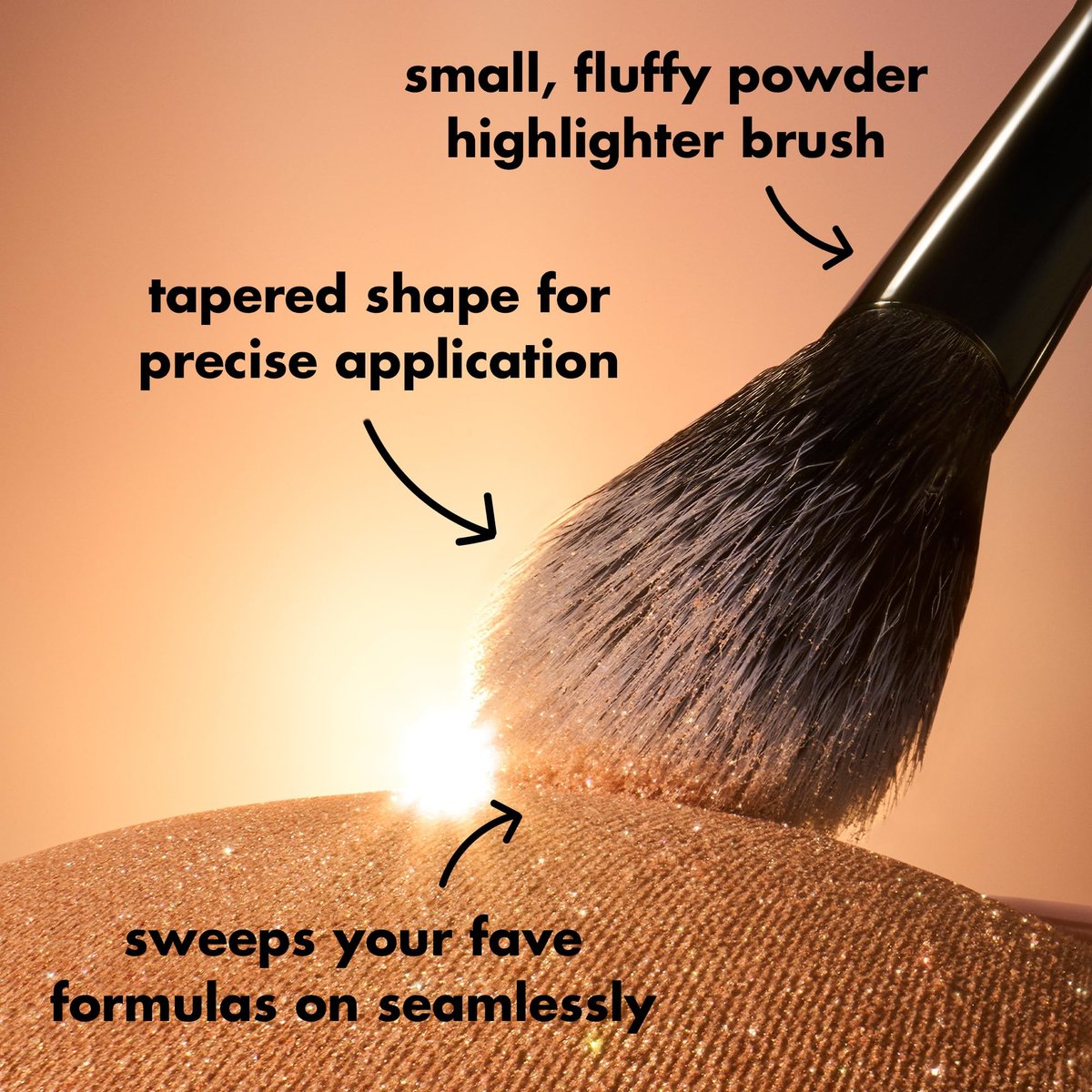 e.l.f. High Points Highlighter Brush - Soft & Tapered Face Makeup Brush for Illuminating Glow, Vegan & Cruelty-Free - görsel 5