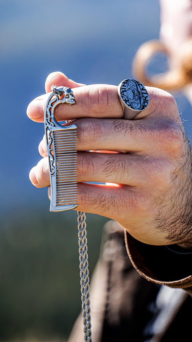 Mustache Comb on Stainless Steel Metal Chain Necklace – Dual-Sided Comb for Men, Fine & Wide Teeth for Precise Moustache Styling – Durable, Compact, Travel-Friendly Grooming Tool for Facial Hair Care Avelisse