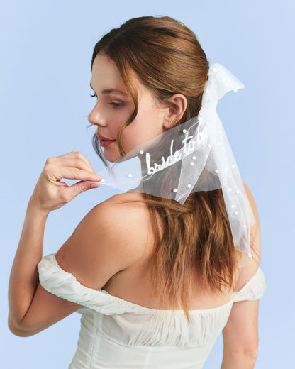 xo, Fetti Bride To Be Pearl Hair Bow Veil - White Tulle Wedding Hair Accessory for Bachelorette & Bridal Shower Avelisse