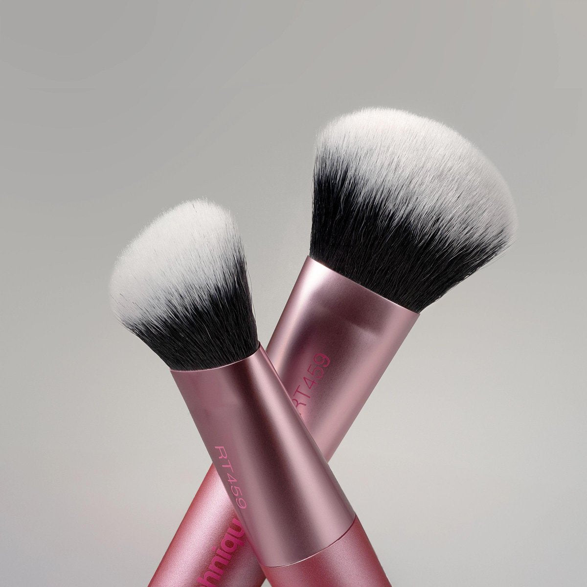 Real Techniques Ultimate Multi Tasker Brush - Dual-Ended Makeup Brush for Foundation, Blush, Bronzer & Powder, Precision Sculpting & Blending, UltraPlush Bristles, Cruelty-Free, 1 Count - görsel 11