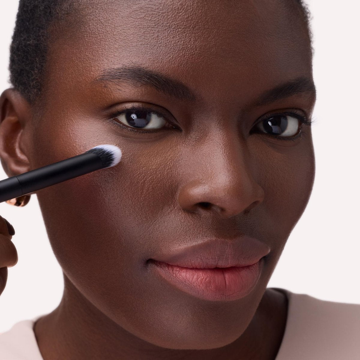 Catrice Under Eye Concealer Brush – Angled Synthetic Brush for Precise Blending of Cream, Liquid & Powder Makeup - görsel 9