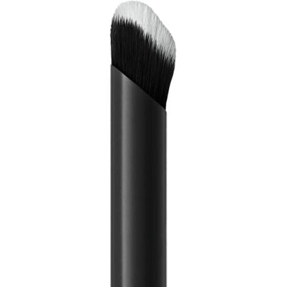 Catrice Under Eye Concealer Brush – Angled Synthetic Brush for Precise Blending of Cream, Liquid & Powder Makeup