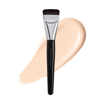 STUDIO17 Spatula Foundation Brush 422 – Korean Professional Flat Base Makeup Brush for Liquid & Cream Foundation
